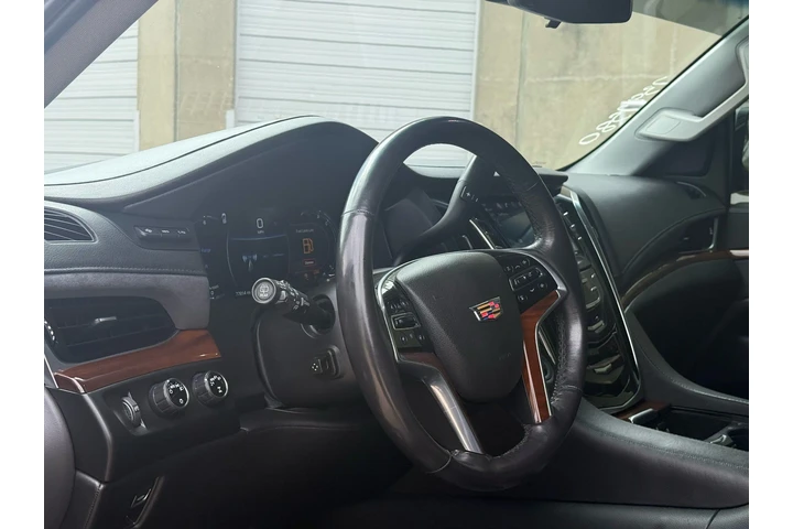 $33996 : 2019 Escalade Premium Luxury image 5