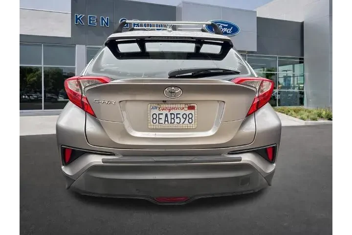 $16290 : Toyota C-HR 2018 XLE 4dr Cro image 4