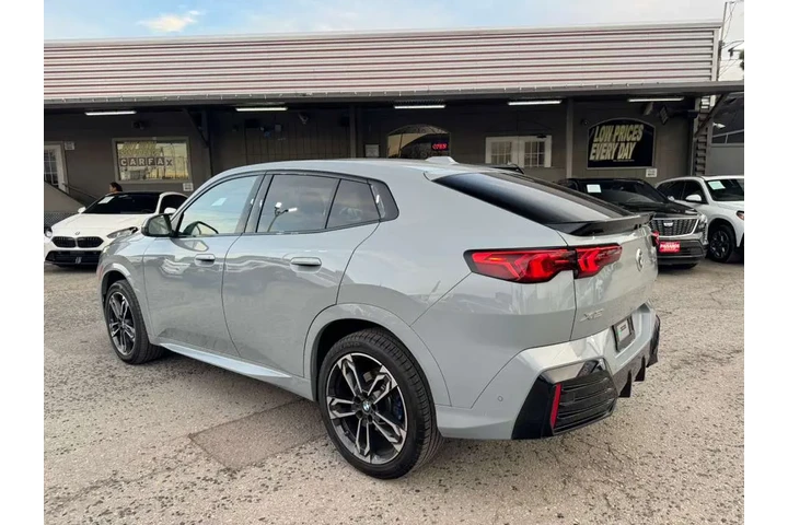 2025 BMW X2 xDrive28i image 5