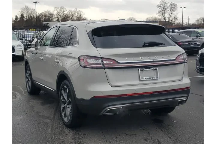 $34988 : Lincoln Nautilus 2022 AWD Re image 6