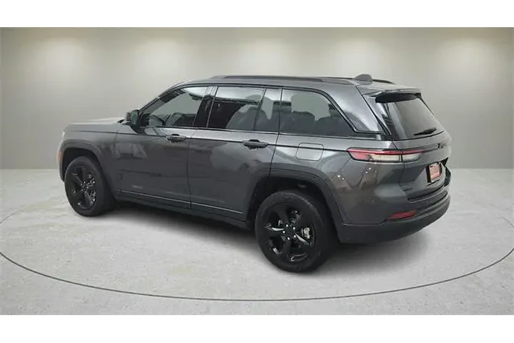 $31999 : Jeep Grand Cherokee 2023 4x4 image 6