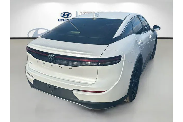 $28465 : Toyota Crown 2023 AWD XLE 4d image 6