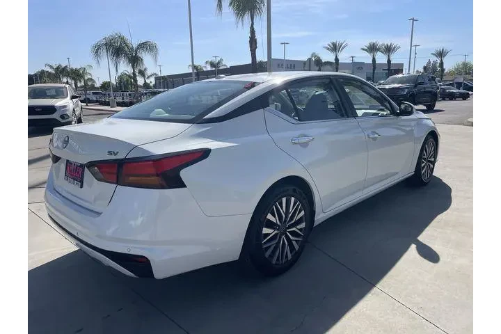 $19250 : Nissan Altima 2023 2.5 SV 4d image 8