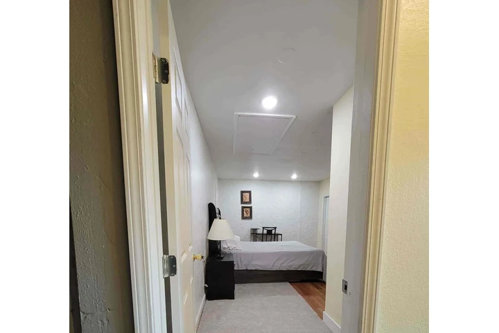 $600 : CUARTO ENRENTA image 1