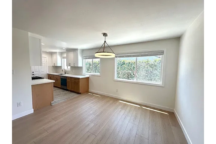 $1000 : Move in ready home image 3