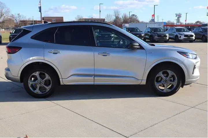 $26990 : Ford Escape 2023 AWD ST-Line image 4