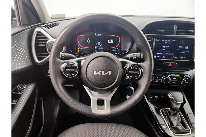 $17998 : Kia Soul 2023 LX 4dr Crossov image 10