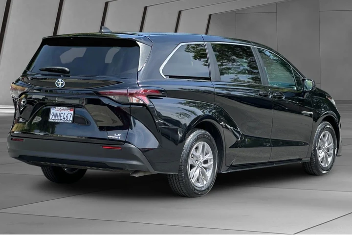 $35900 : Toyota Sienna 2023 LE 8-Pass image 4