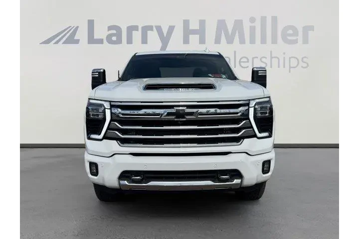 Chevrolet Silverado 2500HD 2 image 8