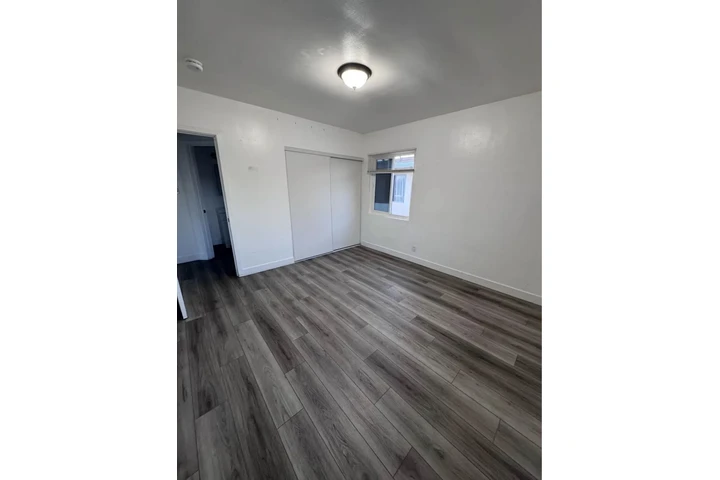 $1950 : 1 bedroom 1 bathroom BELL CA image 9