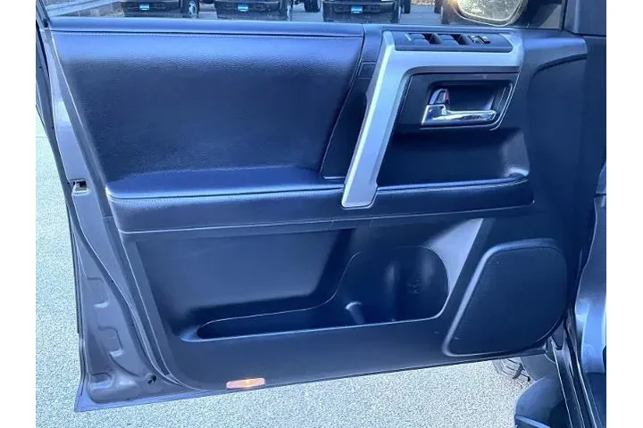 $33995 : Toyota 4Runner 2021 4x4 SR5 image 10