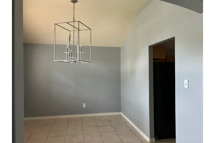 $1150 : Houston Renta image 2