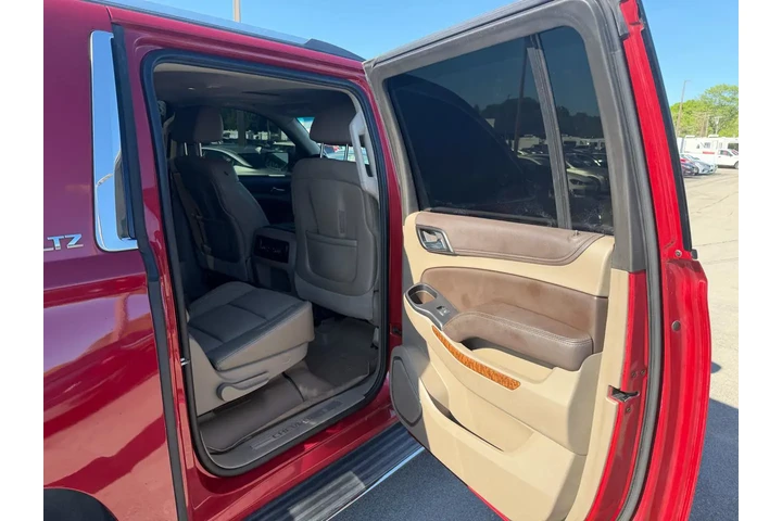 2015 Suburban LTZ image 9