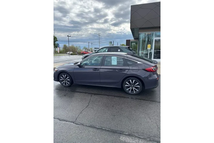 $27990 : Honda Civic 2024 EX-L 4dr Ha image 2