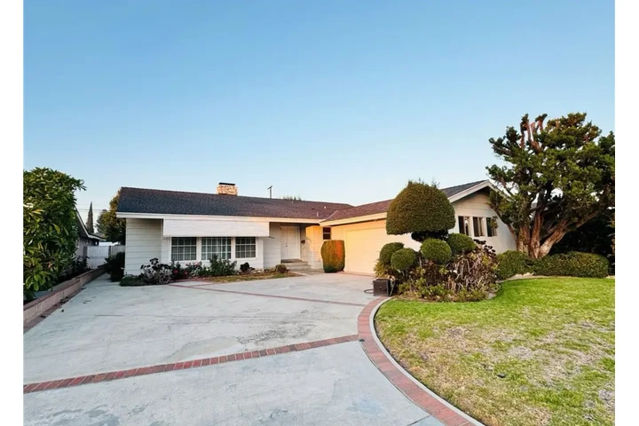 $2455 : 3 Bed House in Huntington Park image 1