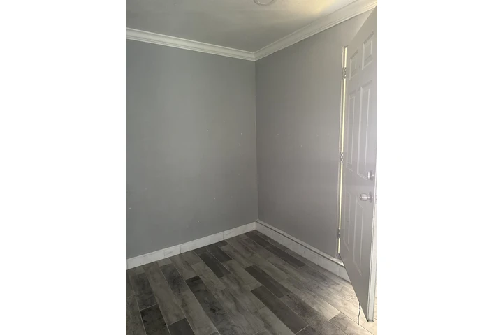 $1400 : Se renta una recámara image 1