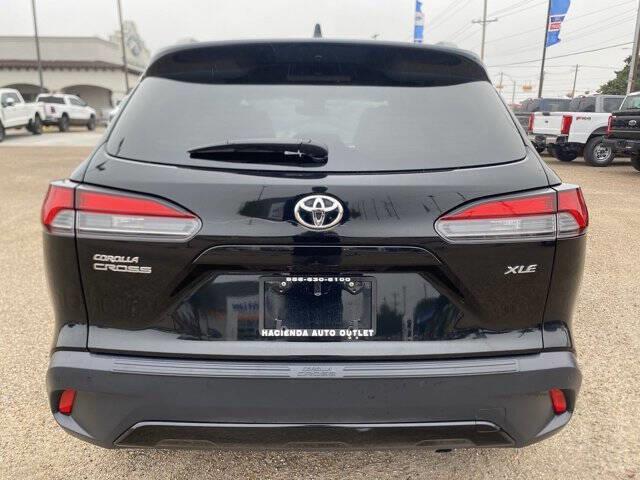 2022 Corolla Cross XLE image 7