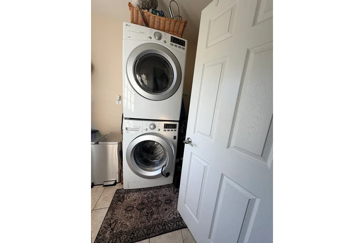 $1700 : North Miami 4 Bed & 2 Bath image 6