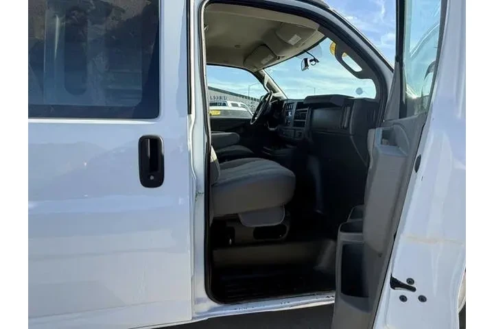 $17900 : 2020 Express 2500 image 9