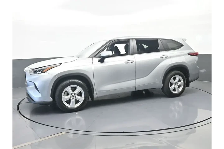 $25400 : Toyota Highlander 2022 AWD L image 2