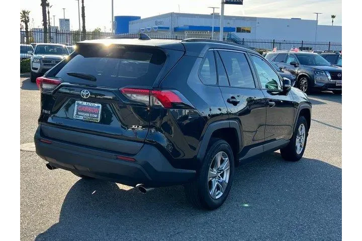 Toyota RAV4 2022 XLE 4dr SUV image 6