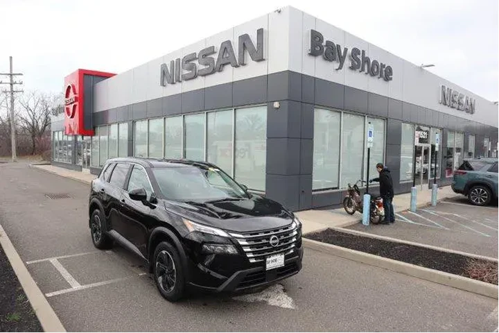 $23305 : Nissan Rogue 2025 AWD SV 4dr image 1