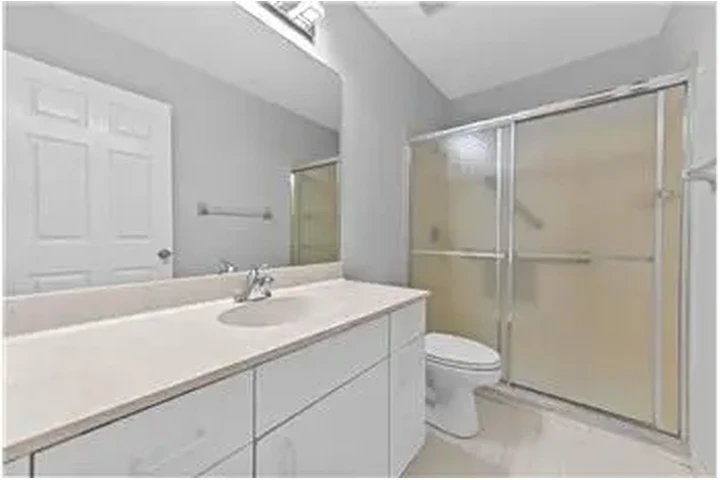 $3900 : Rental property with 3 bedro image 6