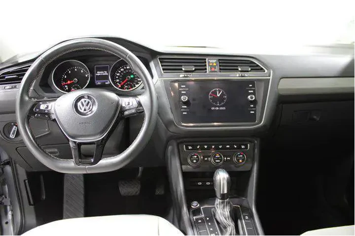 $16453 : Volkswagen Tiguan 2021 SE 4d image 2