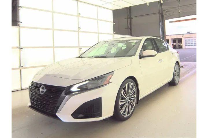 $25999 : Nissan Altima 2023 2.5 SL 4d image 1