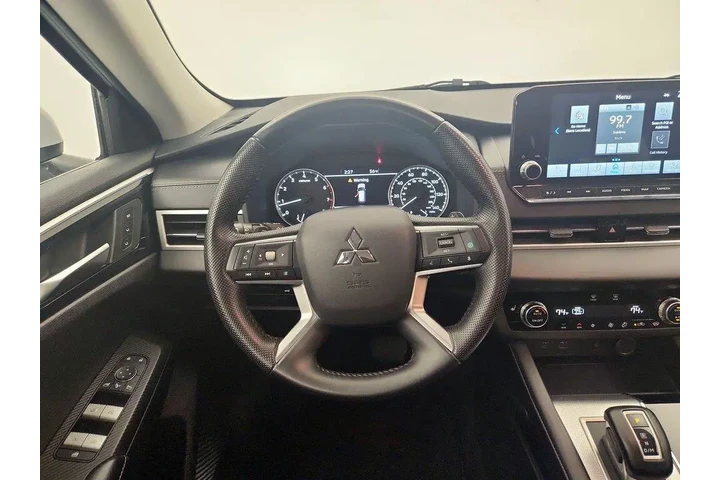 $24998 : Mitsubishi Outlander 2022 AW image 10