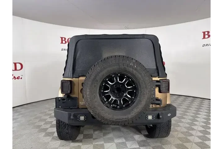 $16000 : Jeep Wrangler 2015 4x4 Sahar image 7