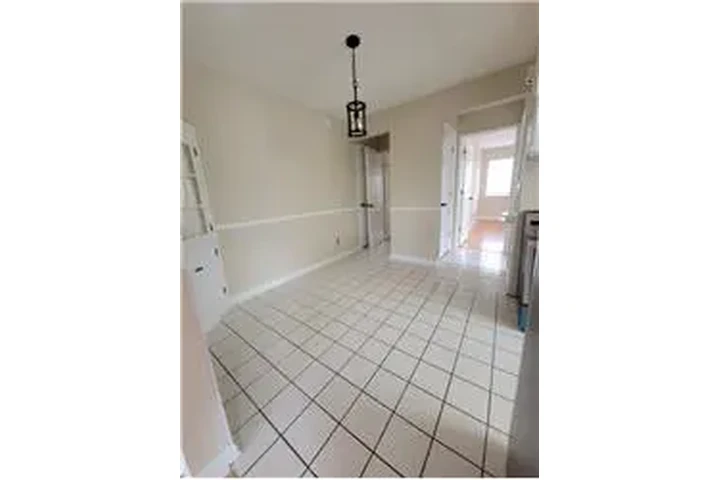 $1250 : Rental property with 2 bedro image 4