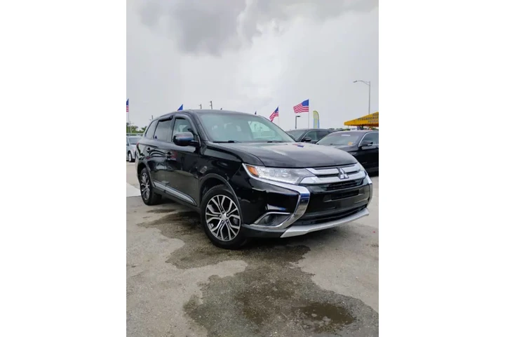 $8850 : 2018 Outlander LE image 2