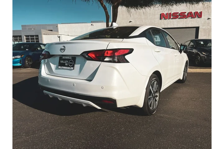 $18997 : Nissan Versa 2025 SV 4dr Sed image 2