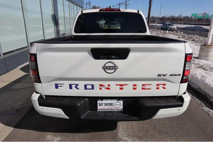 $29812 : Nissan Frontier 2022 4x4 SV image 6