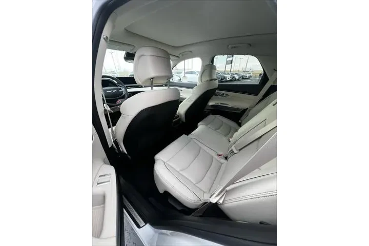 $37495 : Genesis GV70 2023 AWD 2.5T S image 6