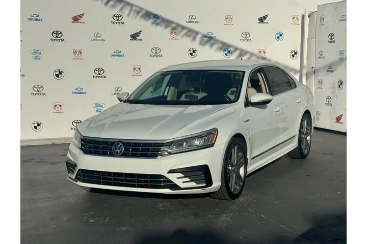 $9995 : 2017 Passat R-Line w/Comfort image 8