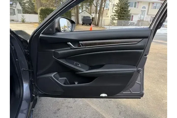 $19790 : Honda Accord 2019 Touring 4d image 10