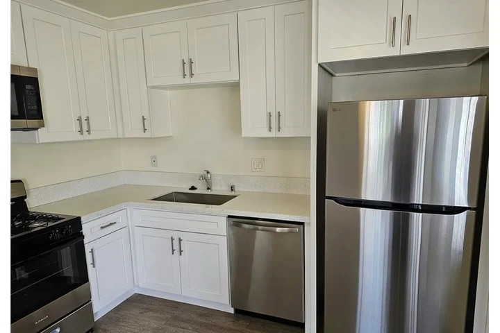$1500 : 1 bedroom apartment in LA image 4
