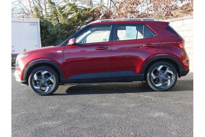 $21995 : Hyundai VENUE 2024 SEL 4dr C image 3