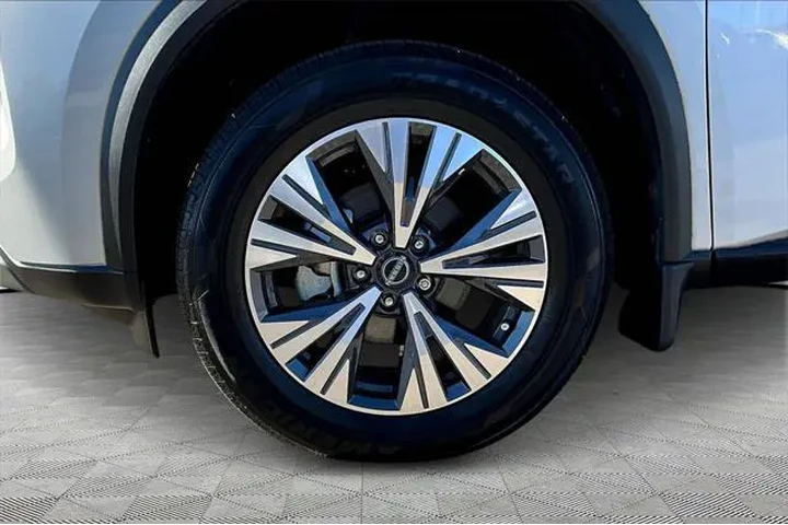 $21275 : Nissan Rogue 2023 SV 4dr Cro image 9