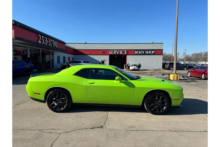 $15980 : 2019 Challenger SXT RWD image 1