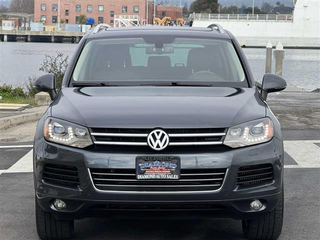 $12988 : 2011 Touareg Lux image 3