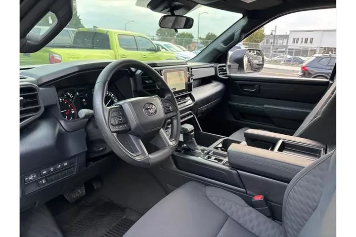 $39988 : Toyota Tundra 2025 4x4 SR 4d image 8