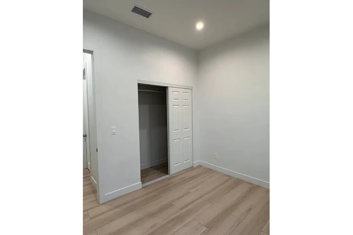 $2500 : 3 bed 2 bath home in koreatown image 6