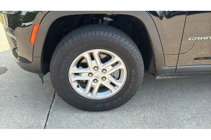 $28774 : Jeep Grand Cherokee 2023 4x4 image 9