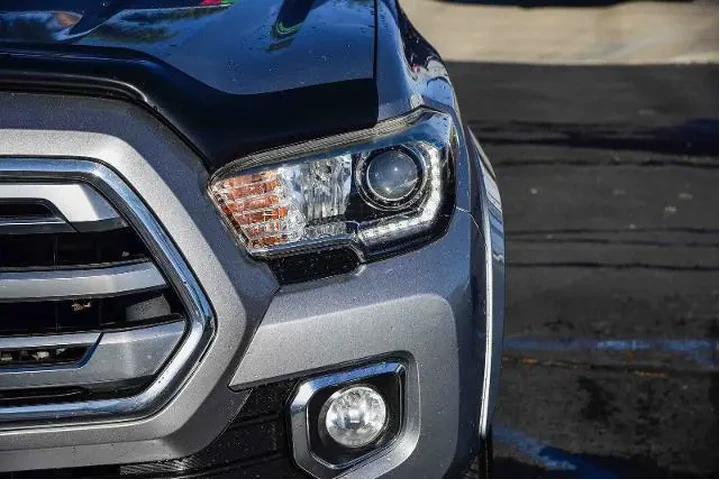 $28995 : Toyota Tacoma 2019 4x2 Limit image 9