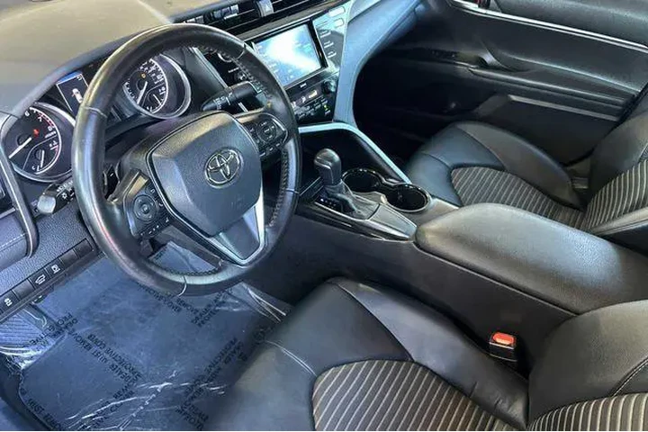 $17726 : Toyota Camry 2020 SE Nightsh image 4