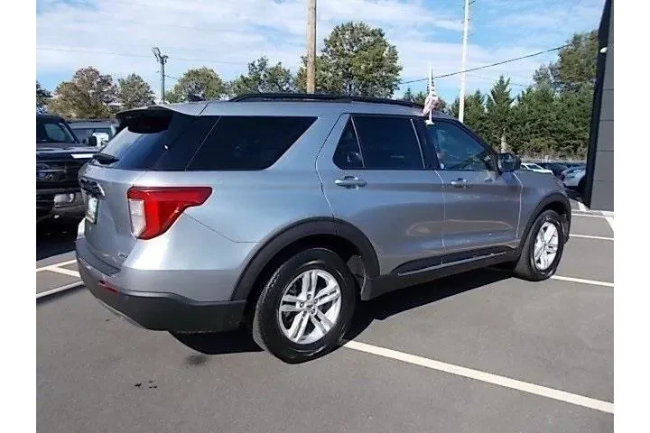 $29996 : Ford Explorer 2022 AWD XLT 4 image 4