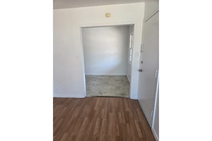 $1850 : Alhambra 1 bedroom For Rent image 8
